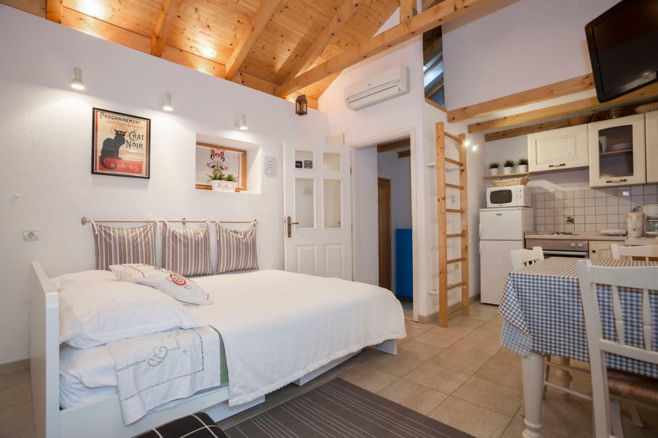 Studio Apartment Karlo Split Buitenkant foto